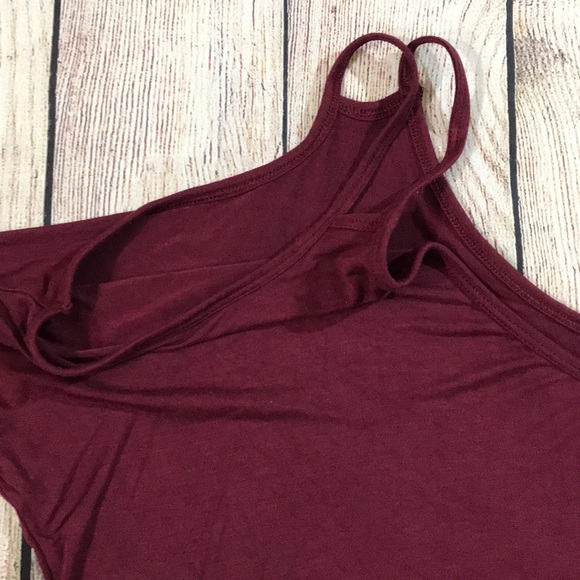 Cold shoulder Express top - Picture 3 of 5